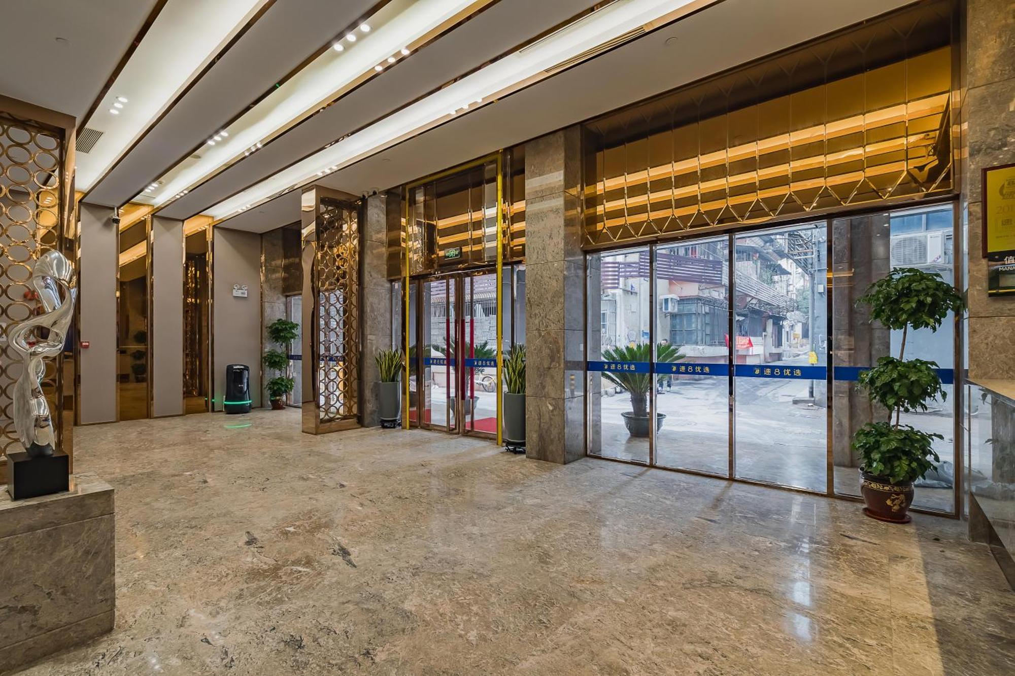 Super 8 Hotel Select Guangzhou Railway Station Xicun Subway Station Exterior photo
