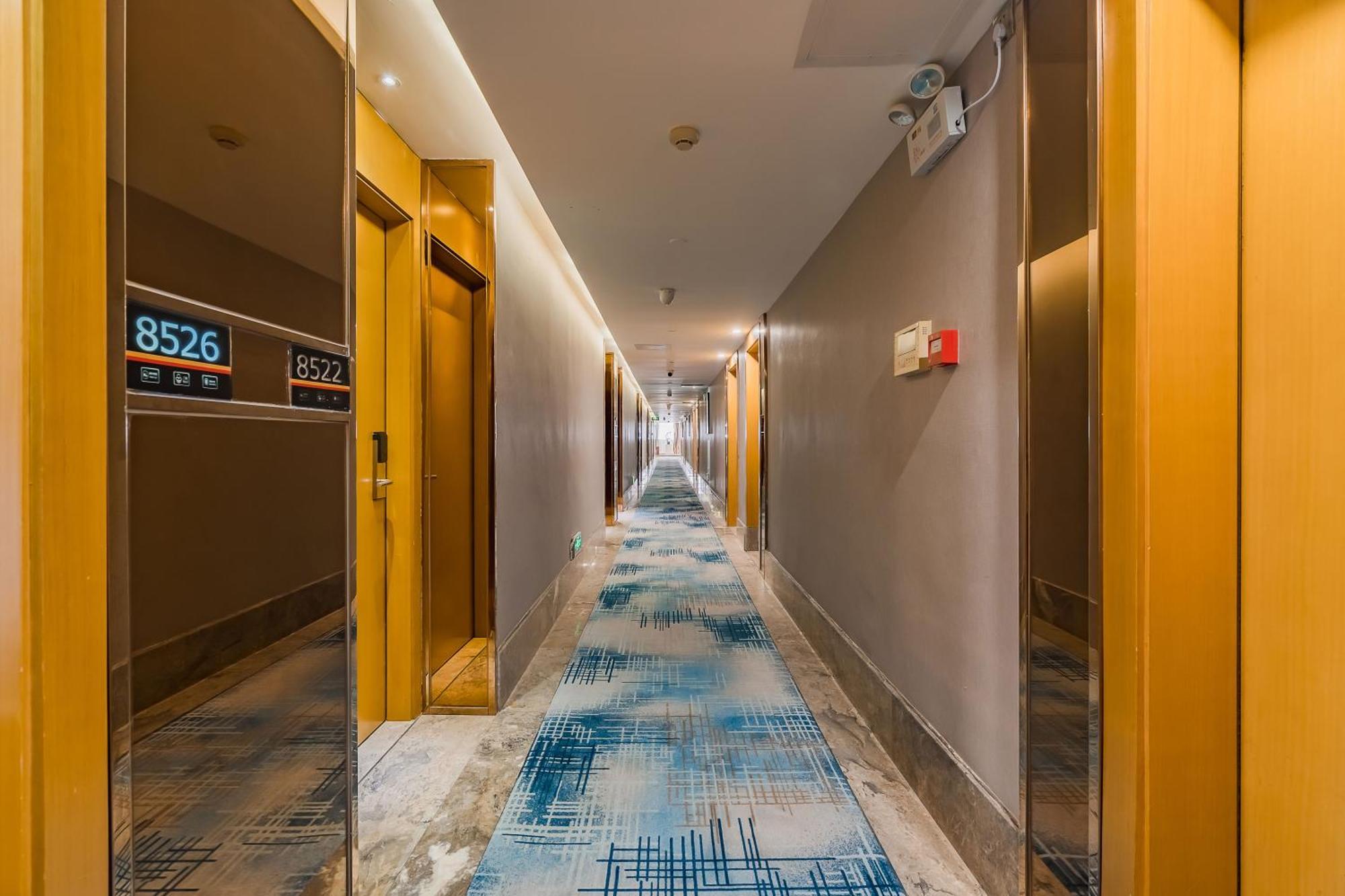 Super 8 Hotel Select Guangzhou Railway Station Xicun Subway Station Exterior photo
