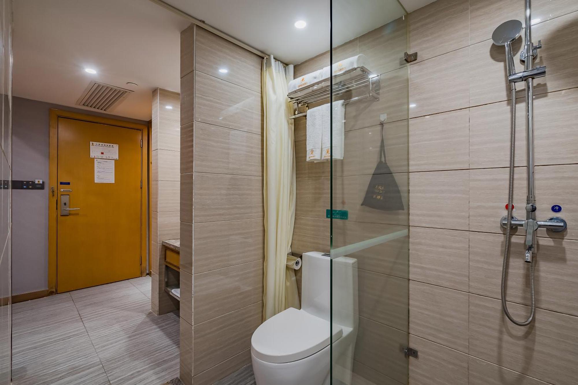 Super 8 Hotel Select Guangzhou Railway Station Xicun Subway Station Exterior photo