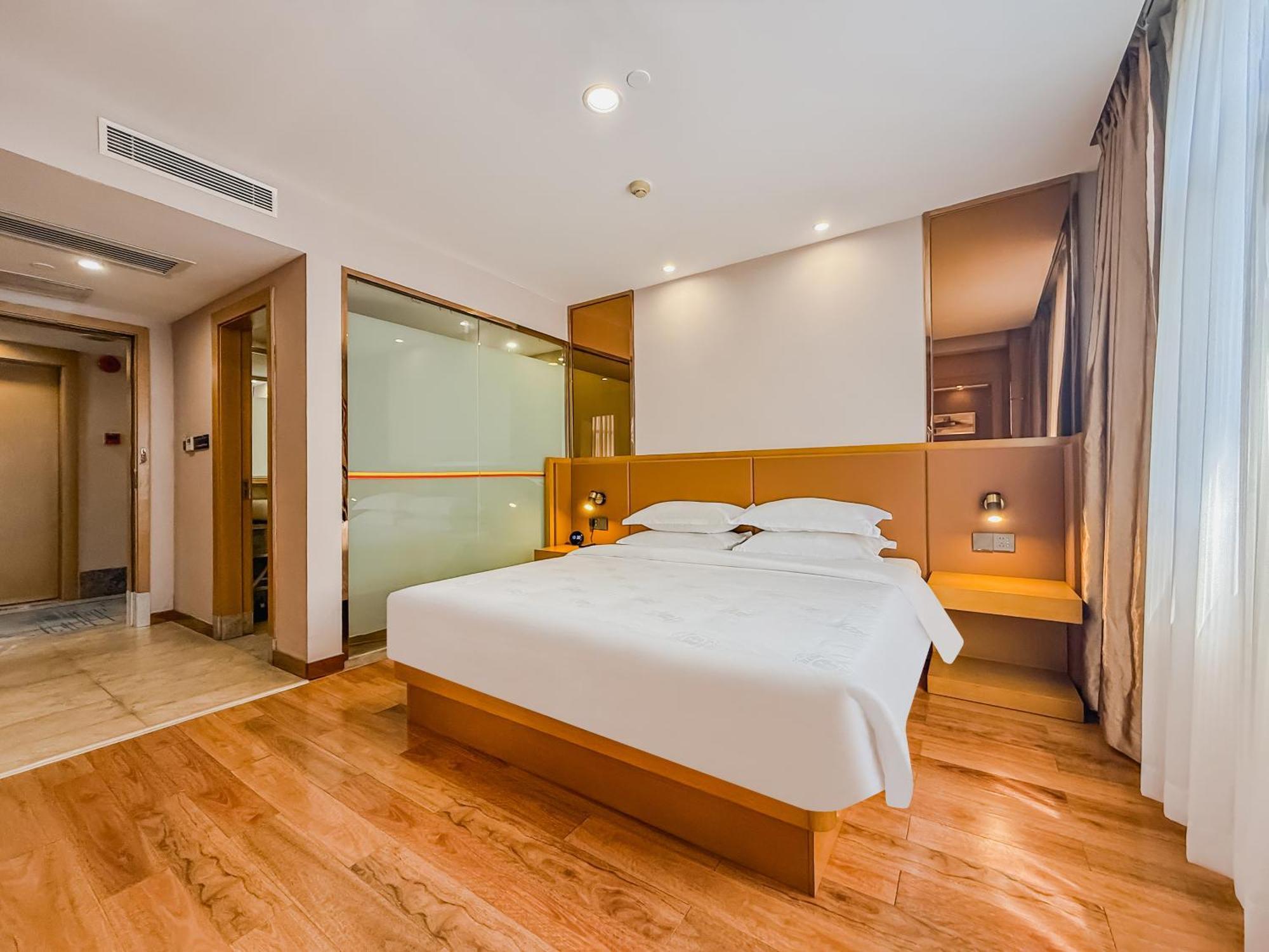 Super 8 Hotel Select Guangzhou Railway Station Xicun Subway Station Exterior photo